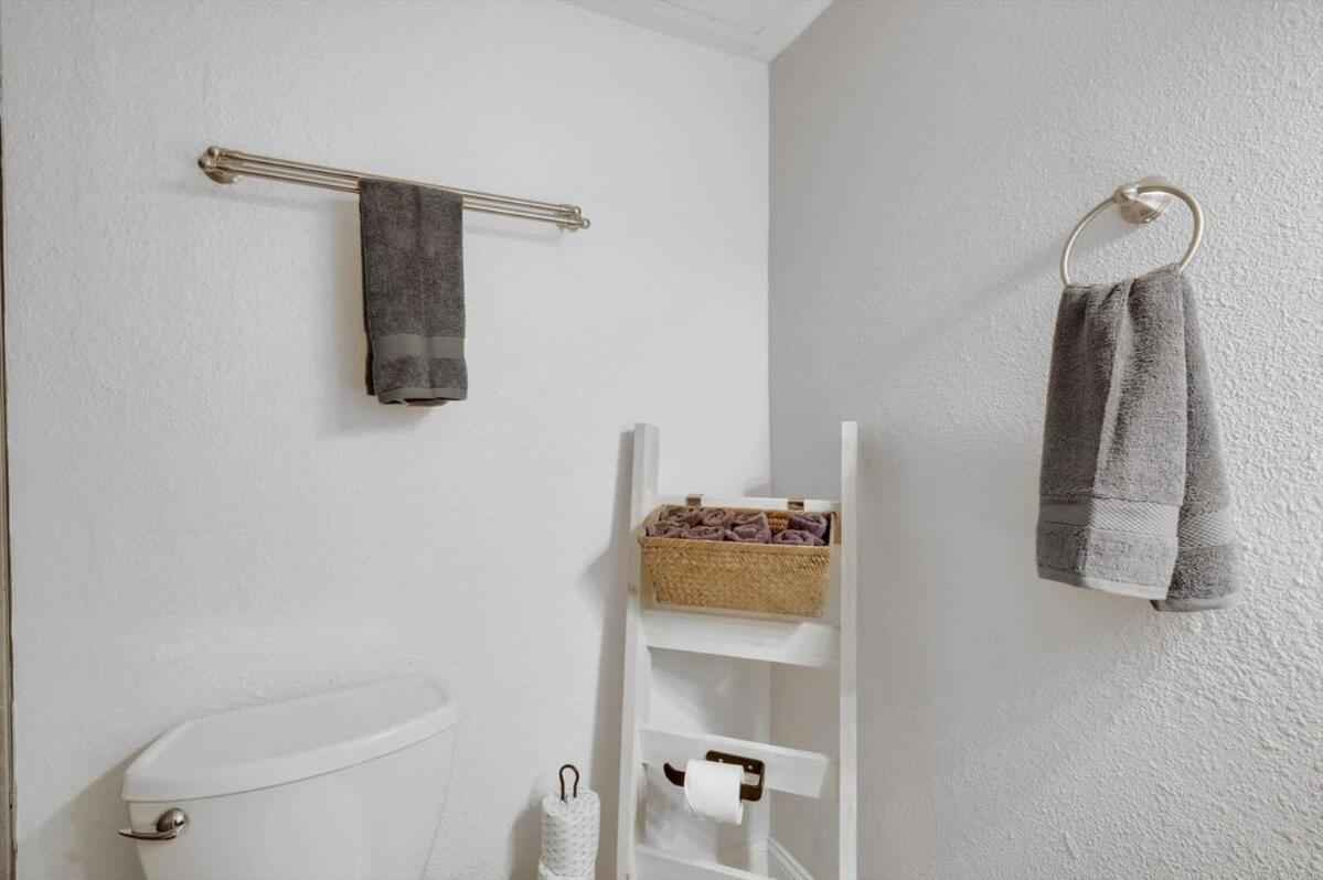 Heart Of - Cozy 2bed Pool Apartment Dallas