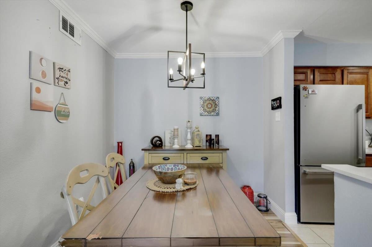 Heart Of - Cozy 2bed Pool Apartment *